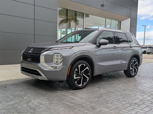 Used 2024 Mitsubishi Outlander SEL Black Edition image 1