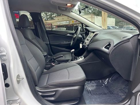 Used 2018 Chevrolet Cruze LS image 15