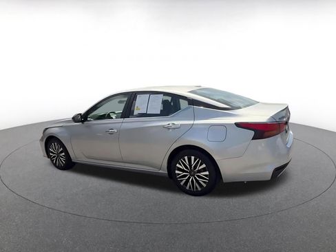 Used 2024 Nissan Altima 2.5 SV FWD image 10