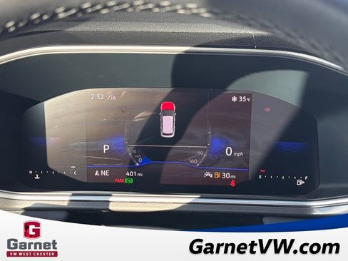 Certified 2025 Volkswagen Taos SE image 16