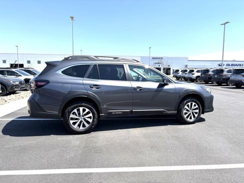 Certified 2025 Subaru Outback Premium AWD/4WD image 8