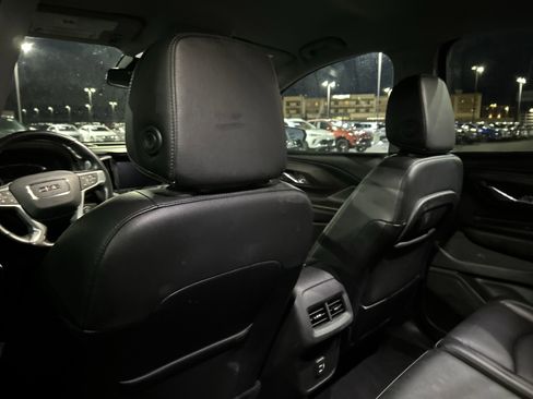 Used 2023 GMC Terrain SLT image 13