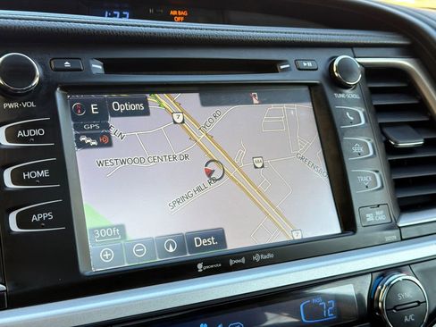 Used 2017 Toyota Highlander SE image 28