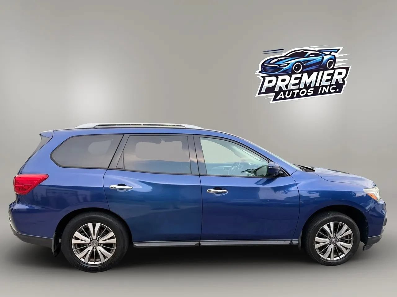 Used 2018 Nissan Pathfinder SL w/ Cargo Package FWD image 11
