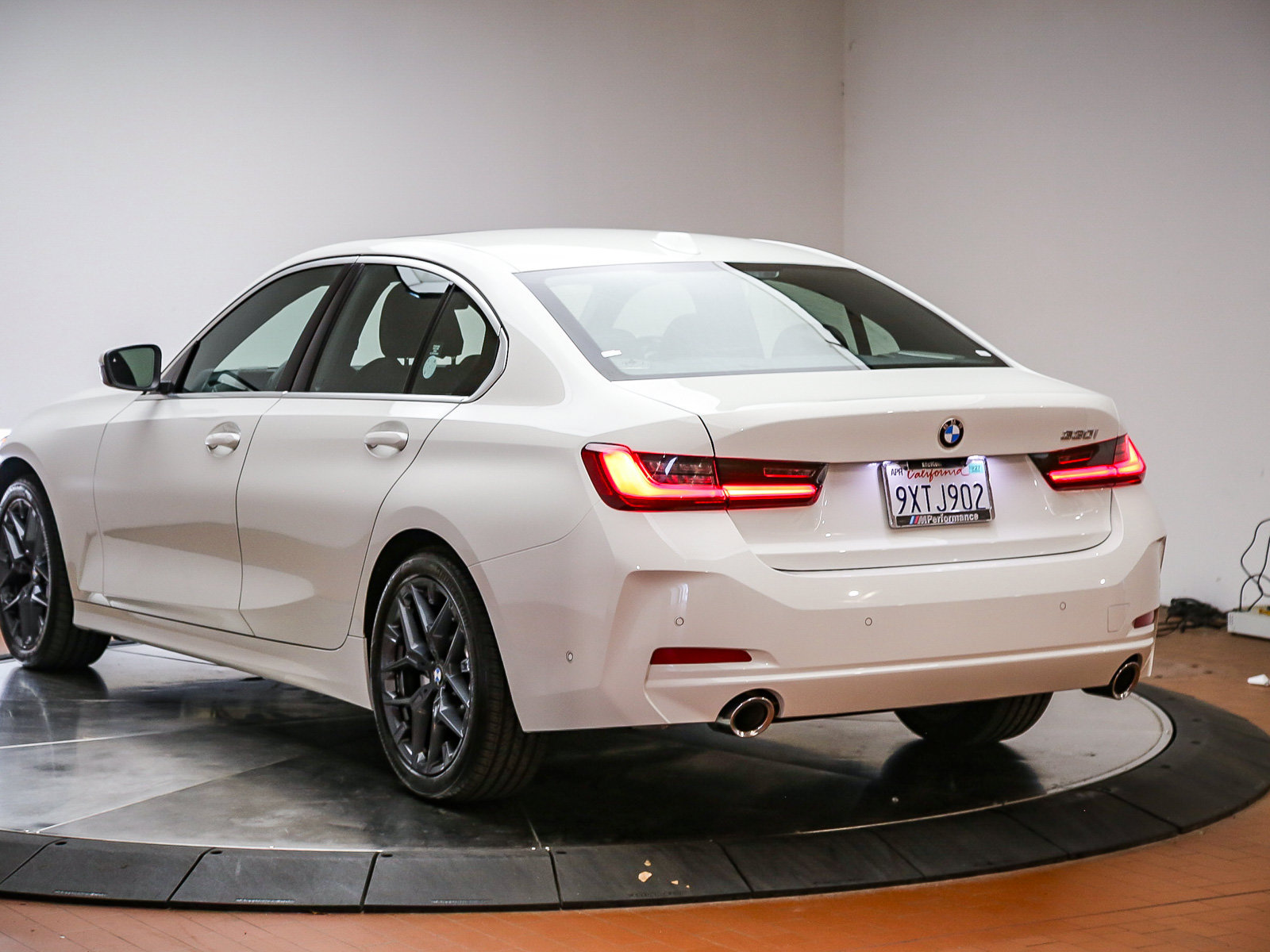 Used 2026 BMW 330i Sedan w/ Premium Package RWD image 5
