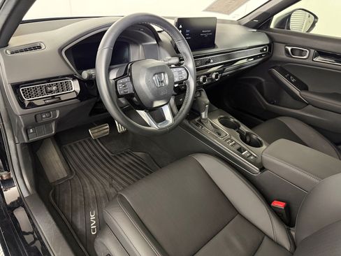 Used 2025 Honda Civic Sport Touring image 3