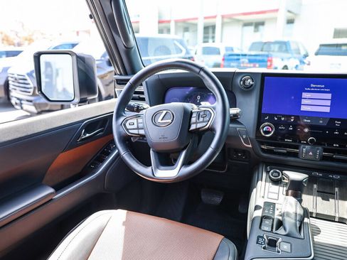 Used 2024 Lexus GX 550 AWD/4WD image 4
