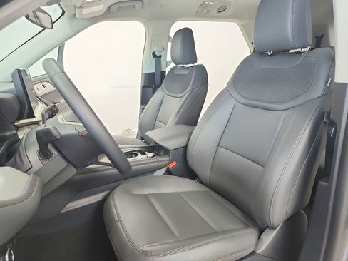 New 2026 Ford Explorer Active RWD image 19