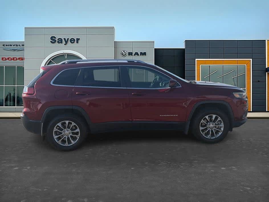 Used 2019 Jeep Cherokee Latitude Plus w/ Cold Weather Group AWD/4WD image 8