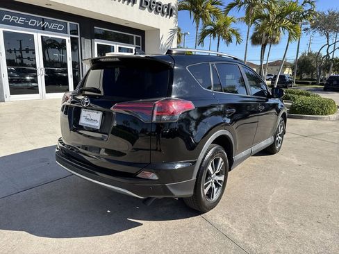 Used 2017 Toyota RAV4 XLE image 4