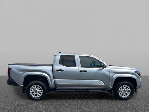 Used 2024 Toyota Tacoma SR w/ SR Upgrade Package AWD/4WD image 4