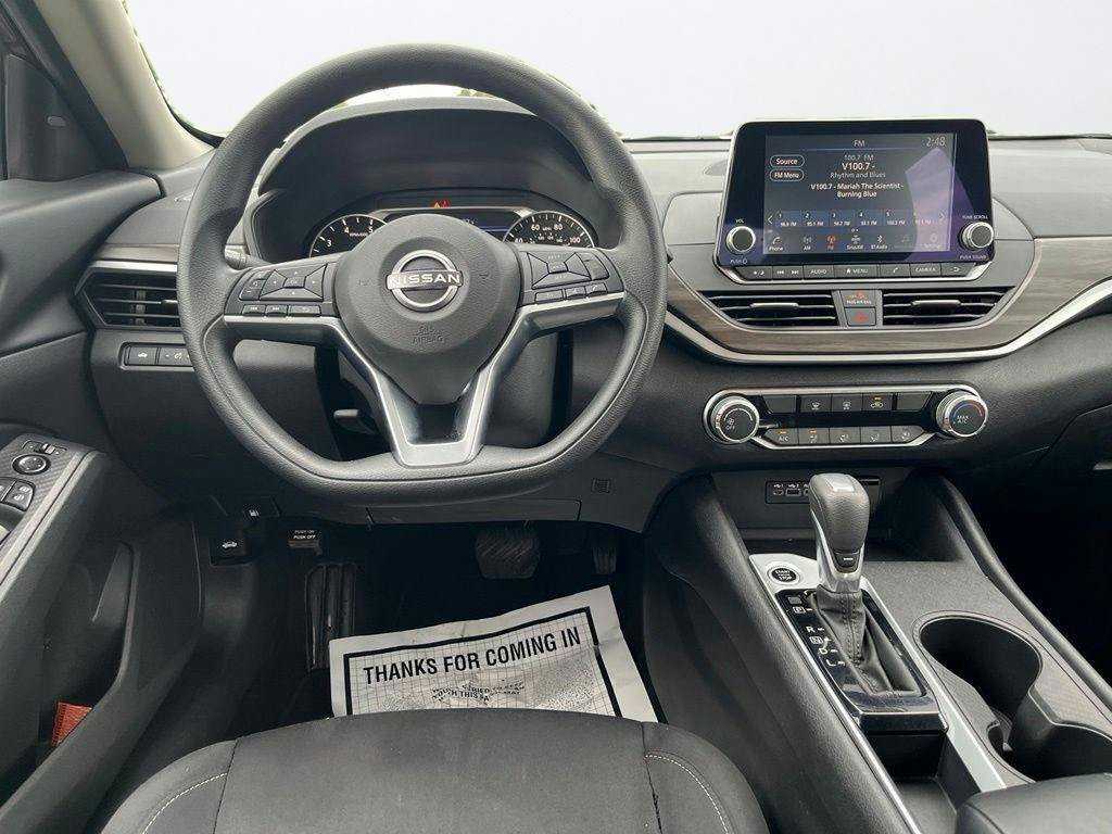 Used 2025 Nissan Altima 2.5 SV FWD image 18