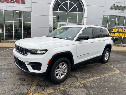 Used 2023 Jeep Grand Cherokee Laredo AWD/4WD image 1
