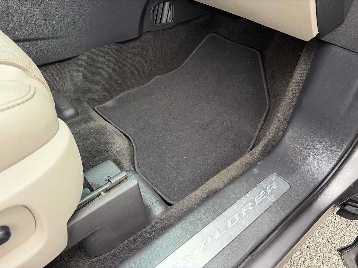 Used 2012 Ford Explorer Limited FWD image 32