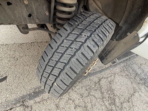 Used 2017 Ford E-450 and Econoline 450 Super Duty w/ Power Windows & Locks Group image 22