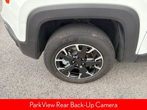 Used 2023 Jeep Renegade Latitude AWD/4WD image 11