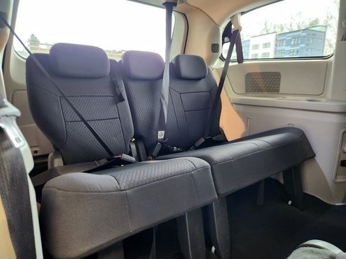 Used 2010 Dodge Grand Caravan SXT image 8