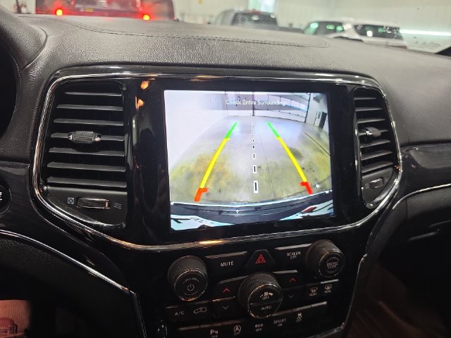 Used 2020 Jeep Grand Cherokee Overland AWD/4WD image 9