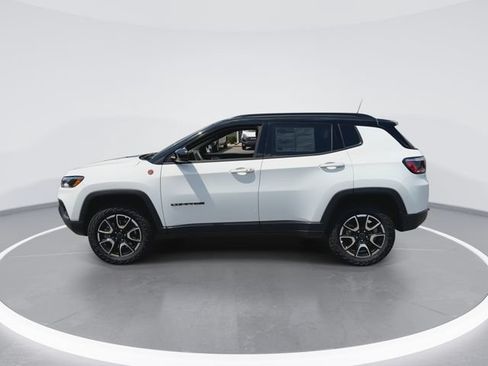 Used 2025 Jeep Compass Trailhawk AWD/4WD image 5