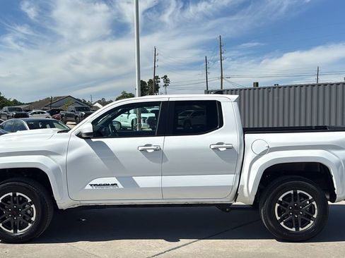 Certified 2025 Toyota Tacoma TRD Sport AWD/4WD image 2