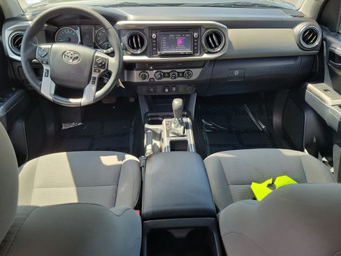 Used 2019 Toyota Tacoma SR5 AWD/4WD image 14