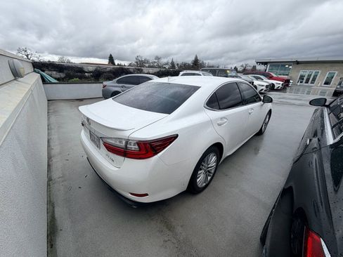 Used 2016 Lexus ES 350 w/ Accessory Package image 6