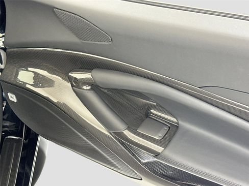 Used 2023 Ferrari F8 Tributo image 32