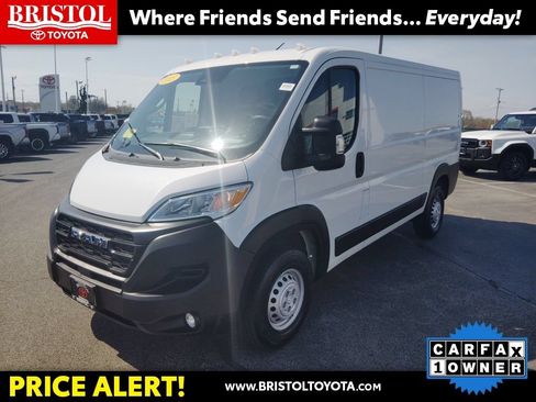 Used 2025 RAM ProMaster 2500 w/ Convenience Group FWD image 3