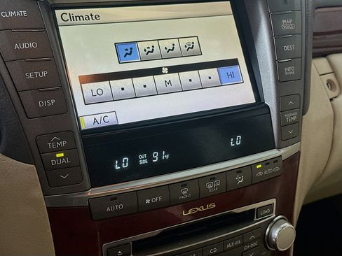 Used 2010 Lexus LS 460 RWD image 23