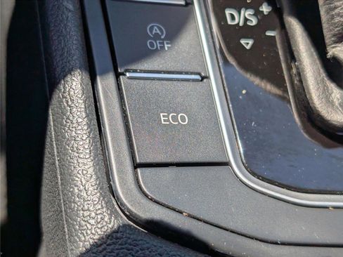 Used 2020 Volkswagen Jetta SE w/ SE Cold Weather Package FWD image 24