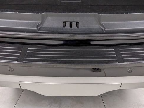 Certified 2024 Ford Expedition XLT image 6