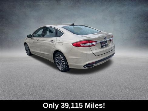 Used 2017 Ford Fusion SE w/ Fusion SE Technology Package image 3