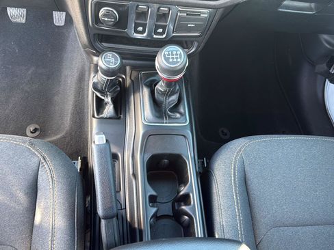 Used 2025 Jeep Wrangler Sport AWD/4WD image 13