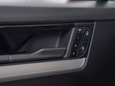 Certified 2025 Porsche Cayenne Coupe image 22