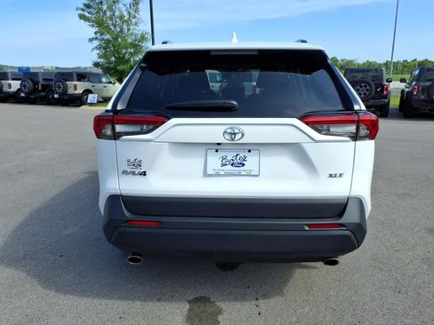 Used 2024 Toyota RAV4 XLE w/ Convenience Package FWD image 4