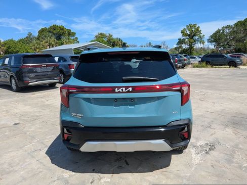 Certified 2025 Kia Seltos SX w/ SX Sunroof Package AWD/4WD image 7