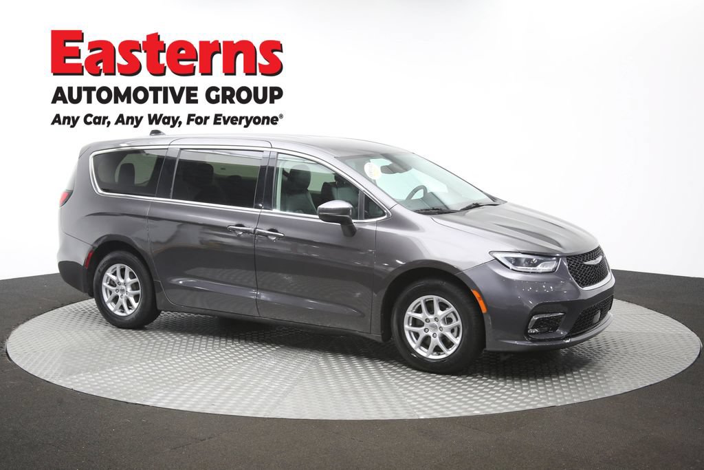 Used 2023 Chrysler Pacifica Touring-L FWD image 50