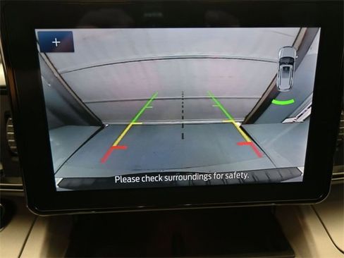 Used 2023 Ford Explorer XLT image 32