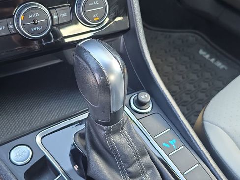 Used 2021 Volkswagen Jetta R-Line w/ R-Line Cold Weather Package image 25