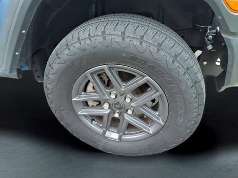 Used 2024 Jeep Wrangler Unlimited Sport AWD/4WD image 9