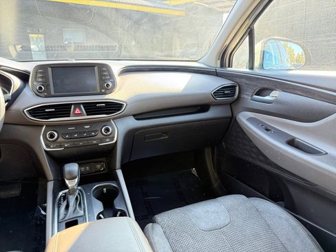 Used 2020 Hyundai Santa Fe SE image 23