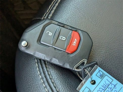 Used 2022 Jeep Gladiator Overland w/ Popular Equipment Package image 27