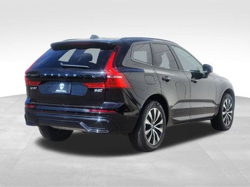 Certified 2025 Volvo XC60 B5 Plus AWD/4WD image 9