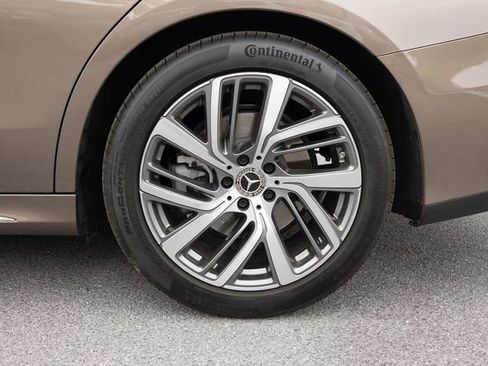 Used 2025 Mercedes-Benz E 350 4MATIC Sedan image 6