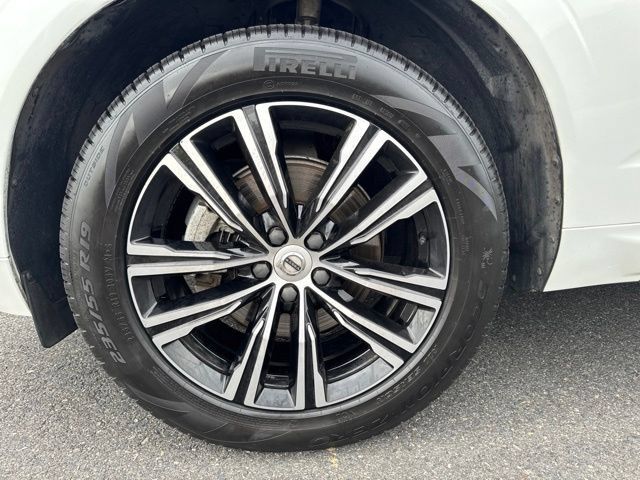 Certified 2022 Volvo XC60 B5 Inscription w/ Advanced Package AWD/4WD image 9