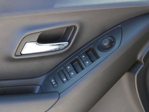 Used 2019 Chevrolet Trax LT w/ LT Convenience Package FWD image 28