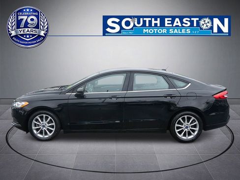 Used 2017 Ford Fusion SE w/ Fusion SE Technology Package image 7