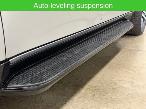 Used 2024 Jeep Wagoneer L Series II w/ Flexible Seating Group AWD/4WD image 14