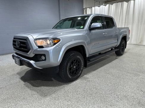 Used 2022 Toyota Tacoma SR5 AWD/4WD image 4