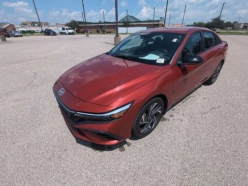 Used 2025 Hyundai Elantra Sport FWD image 11